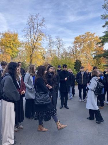 Literárněhistorická exkurze 4.ročníku, Praha 31.10.2025 (3)