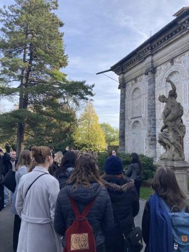 Literárněhistorická exkurze 4.ročníku, Praha 31.10.2025 (4)