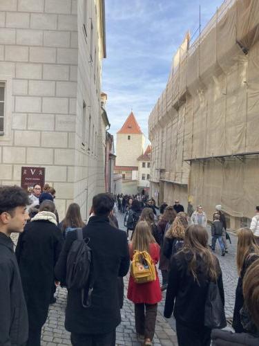 Literárněhistorická exkurze 4.ročníku, Praha 31.10.2025 (5)