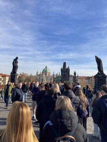 Literárněhistorická exkurze 4.ročníku, Praha 31.10.2025 (7)