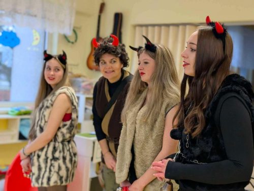 Mikuláš v režii žákyň pedagogického oboru  (1)