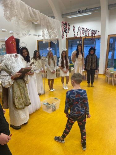 Mikuláš v režii žákyň pedagogického oboru  (10)