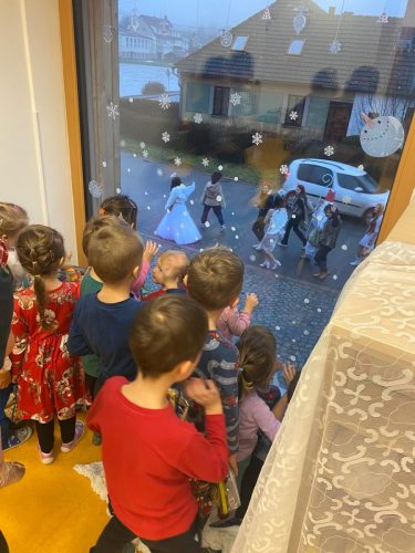 Mikuláš v režii žákyň pedagogického oboru  (11)