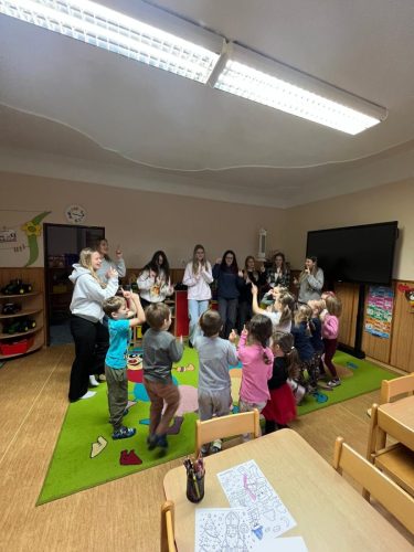 Mikuláš v režii žákyň pedagogického oboru  (3)