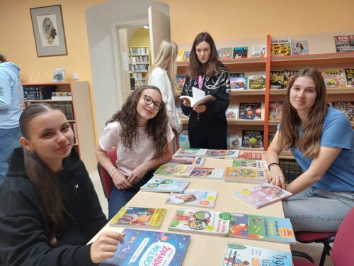Pedagožky navštívily Městskou knihovnu v Telči (1)