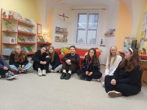 Pedagožky navštívily Městskou knihovnu v Telči (3)