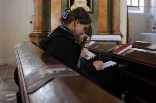 Studenti se nezalekli ani kreslení v dešti (14)