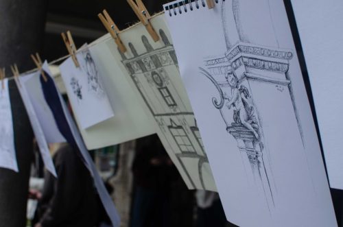 Studenti se nezalekli ani kreslení v dešti (25)