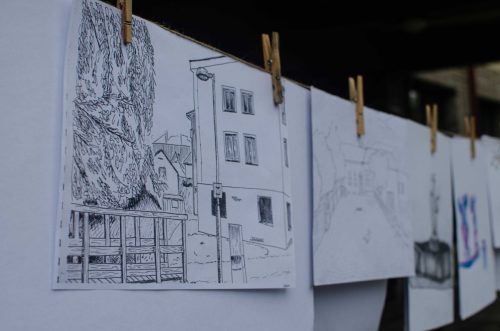 Studenti se nezalekli ani kreslení v dešti (27)