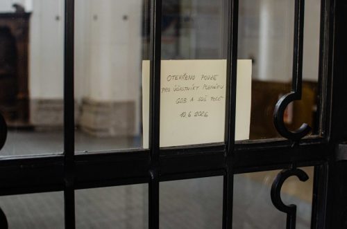 Studenti se nezalekli ani kreslení v dešti (5)